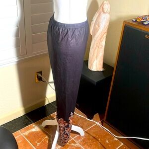 🖤🧡Black 100% Polyester Leggings/Pants W/Orange/Offwhite Print At Bottom Sz 2X